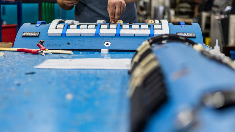 Marbach Gummierung eines rotativen Stanzwerkzeuges | © Marbach Group