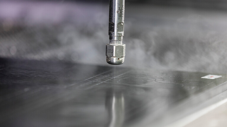 Marbach mjet|1 Wasserstrahlanlage: Zum Schneiden von Gummimaterialien für die Stanzformfertigung | © Marbach Group