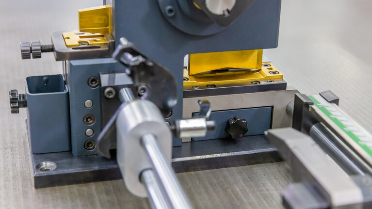 Marbach mcut|multi: Handgerät für die Stanzwerkzeug-Vorbereitung. | © Marbach Group