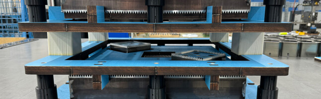 Marbach honeycomb board die-cutting on both sides. for fast and precise die-cutting of honeycomb board. | © Marbach Group