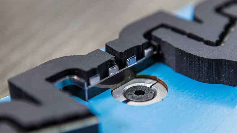 Stanzform für Wellpappeverpackungen Haltepunktwechselsystem, cutting-die for corrugated board packaging nick-changing system