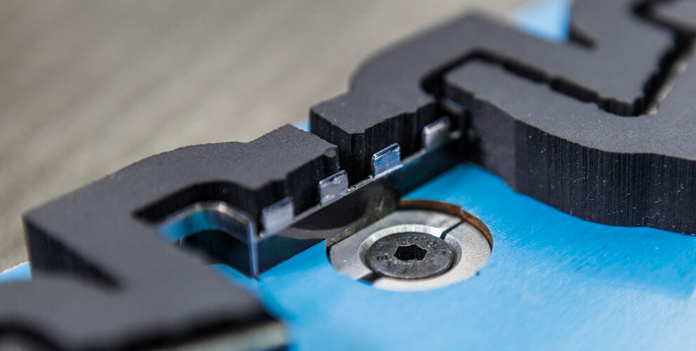 Stanzform für Wellpappeverpackungen Haltepunktwechselsystem, cutting-die for corrugated board packaging nick-changing system