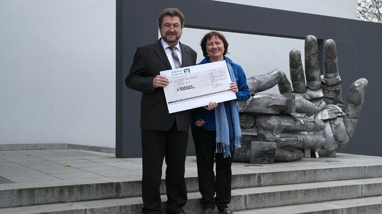 Spendenübergabe Peter Marbach und Frau Kaltschmidt
