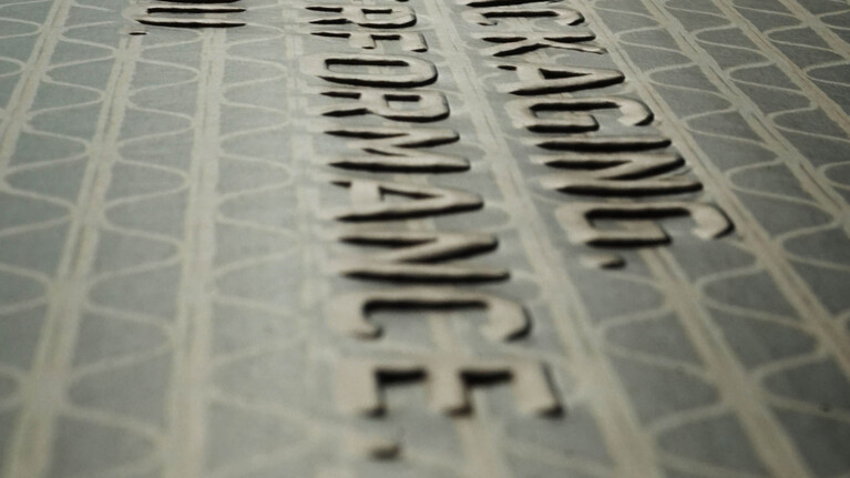 Marbach pure edge Musterverpackung Prägung Wellpappe corrugated board embossing sample packaging