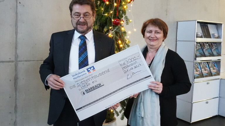 Marbach Weihnachtsspende 2017. Übergabe Scheck von Herrn Marbach an Help. Christmas donation 2017 Cheque.