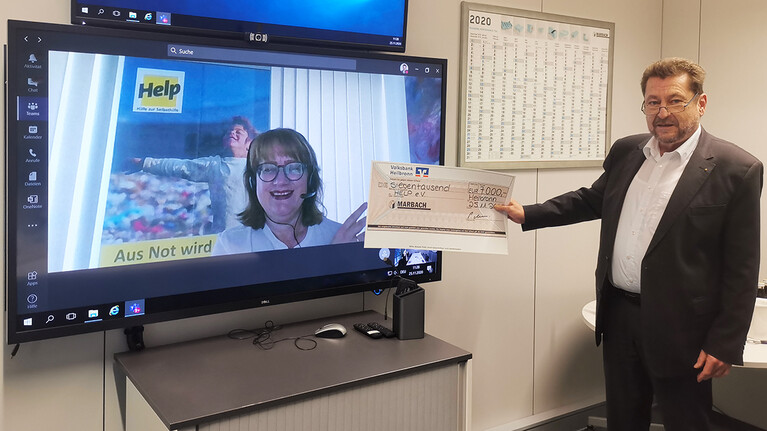 Bianca Kaltschmitt from Help accepted the donation check from Peter Marbach in an online meeting | © Marbach Group