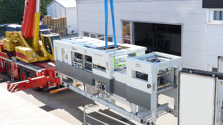 Marbach Anlieferug der neuen Stanzmaschine im Juli 2022 | © Marbach Group