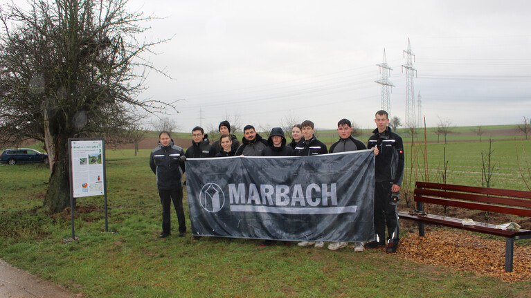 Marbach-Azubis pflanzen 3 Bäume und fast 50 Wildsträucher auf dem Biodiversitätspfad. | © Marbach Group