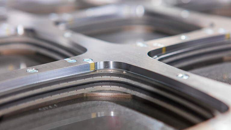 The Flexi-Tab-System for invisible and individually adjustable holding nicks with steel-rule cut for Marbach thermoforming tools