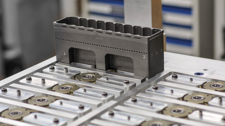 quick-change system Mafox 3 for forming bottoms for Marbach steel-rule thermoforming tools for a fast format change