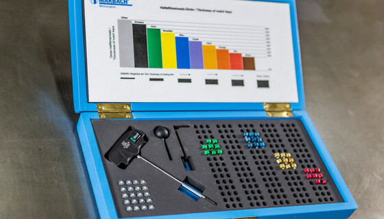 Die Flexi-Tab-Box von Marbach für individuell anpassbare Haltepunkte in Bandstahl-Thermoformwerkzeugen
