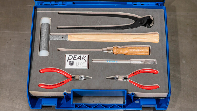 Die SR|TEC-Tool-Box von Marbach garantiert eine schnelle und sichere Montage von Bandstahlwerkzeugen